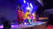 Menari di Pecahan Kaca, Penari Piring Pukau Penonton di The Nation Theatre of Ninos