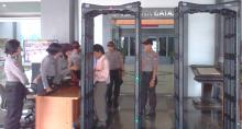 [BREAKINGNEWS] Polwan Periksa Penonton Visi Misi Pasangan Calon Wali Kota Batam di DPRD