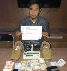 Gelisah di Depan Metal Detector, Pria Ini Ternyata Bawa Sabu Dalam Sepatu