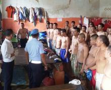 Petugas Geledah Setiap Blok Tahanan Rutan Tanjungpinang