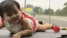 Kelakuan Orang Tua Zaman Now, Taruh Bayi di Dasbor Mobil