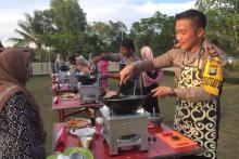 Begini Unjuk Kebolehan Kapolsek Tebing Masak di Hari Ibu