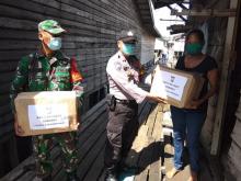 Polres Tanjungpinang Salurkan Sembako Door to Door untuk Warga Kurang Mampu