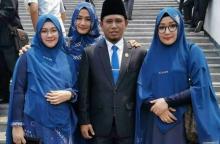 Lora Fadil Bawa 3 Istri di Pelantikan DPR