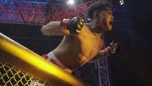 Cuma 1 Menit Bikin KO Lawan, Fighter Asal Batam Pertahankan Sabuk MMA