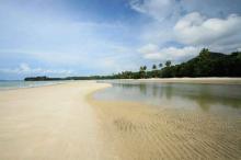 12 Rekomendasi Wisata Pantai di Lingga