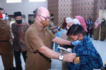 Ribuan Siswa Baru SD-SMP di Tanjungpinang Terima Bantuan Perlengkapan Sekolah
