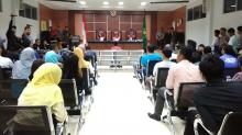 Keluarga Wardiaman dan Nia Harap-harap Cemas Tunggu Vonis Majelis Hakim