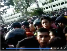 [VIDEO]  Ribuan Orang Berdesakan Berebut 80 Lowongan Kerja Operator
