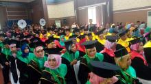 107 Mahasiswa Universitas Karimun Wisuda, Rektor: Ciptakan Lapangan Kerja