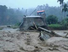 Foto-foto Dahsyatnya Banjir dan Longsor di Solok Selatan Sumbar