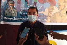 Berfoto dengan Paslon Pilkada, 2 Perangkat Desa di Bintan Langgar Netralitas