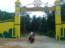 Istana Kota Lama Sungai Carang Terkesan Menyeramkan