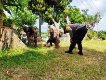 Polres Tanjungpinang Turunkan Personel Bersihkan Sejumlah Rumah Ibadah