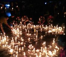 Tengah Menyanyikan Lagu Kebangsaan, Polisi Bubarkan Massa di Depan Asrama Haji