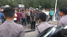 Puluhan Ojek Pangkalan Gelar Aksi di Depan Kantor Dishub Batam