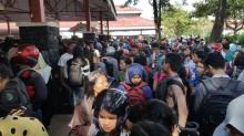 Ribuan Pelamar Antre Berdesakan Lowongan Sumitomo Batam