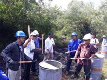 BP Batam Musnahkan 276 Drum Limbah B3 Illegal 