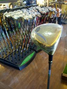 Berlapis Emas 24 Karat, Stik Golf Ini Bisa Memukul Lebih Jauh