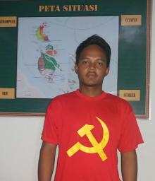 Warga Karimun ini Pernah Gunakan Kaos Palu Arit Saat ke Pulau Buru