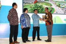 Lingga Terima Piala Adipura dari Kementerian-LHK
