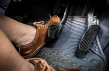 Wajib Tahu, Kebiasaan Buruk Ini Bisa Bikin Kopling Mobil Manual Cepat Rusak