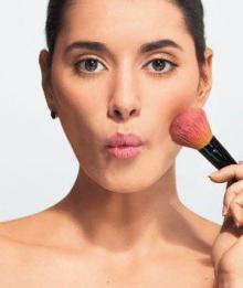 Tutorial make Up Minimalis untuk Cantik di Hari Lebaran