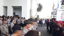 Geruduk Kantor Gubernur, Buruh Desak Nurdin Tandatangani SK UMSK Batam