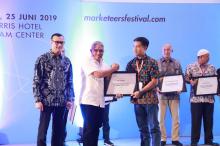 Batamnews Sabet Penghargaan Industri Marketing Champion Sektor Media