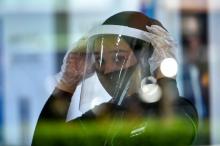 5 Cara Tepat Pakai Face Shield Agar Tak Terkontaminasi Virus