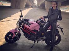 Tiap Hari Mahasiswi Cantik Ini Tunggangi si Monster