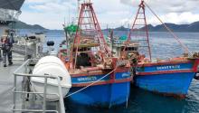 KRI SSA-378 Tangkap 2 Kapal Ikan Berbendara Vietnam di Laut Natuna Utara