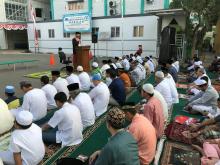Mantan Wagub Kepri Soerya Jadi Khatib Salat Ied di Kompleks Duta Mas