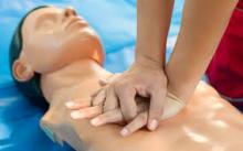 Begini Cara Melakukan CPR Tekan Dada untuk Menolong Orang Pingsan Bagi Awam