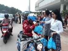 Kolak Pisang dan Kurma untuk Pengendara di Jalan dari Aston Hotel