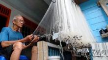 Pengrajin Jaring Tarik di Natuna