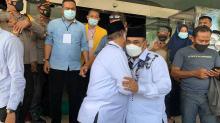 Rafiq-Anwar Berpelukan Usai Pleno Penetapan Bupati-Wabup Terpilih Karimun