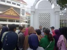 Anak Gagal Masuk Sekolah Negeri, Puluhan Orang Tua Geruduk Kantor Wali Kota Batam