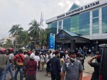 Ratusan Pemulung Demo Kantor Sucofindo Batam, Ini Tuntutannya