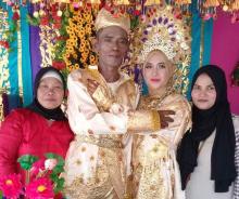 Heboh, Pria Tua di Lingga Ini Nikahi Gadis Cantik