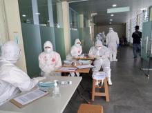 125 Indonesian Migrant Workers Are Swabbed at Tanjungpinang Harbor
