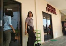 Rekan Kerja Brigadir Maria Berdatangan ke RS Bhayangkara