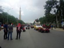 Massa Aksi FSPMI Mulai Tiba di Engku Putri, Salat Dulu Baru Unjuk Rasa