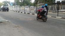 Jalan Berlubang di Sei Panas Tak Kunjung Diperbaiki, Maut Mengintai!