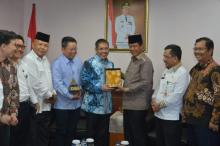 Plt Gubernur Kepri Isdianto Bertemu Kemenlu Singapura