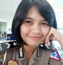 Polwan Cantik Bripda Rina Uli, Dilirik Pengendara Hingga Hampir Kecelakaan
