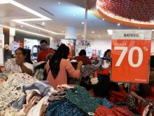 Banting Harga Jelang Lebaran, Warga Serbu Mall-mall di Batam