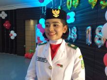 Jasmine, Pembawa Bendera Merah Putih yang Jago Bahasa Inggris