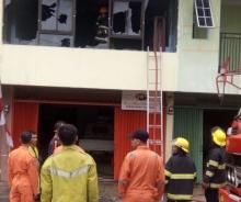 Sebuah Ruko Alat Keselamatan di Cik Puan Terbakar