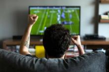 Studi: Nonton Bola Sama Sehatnya dengan Berolahraga 90 Menit 